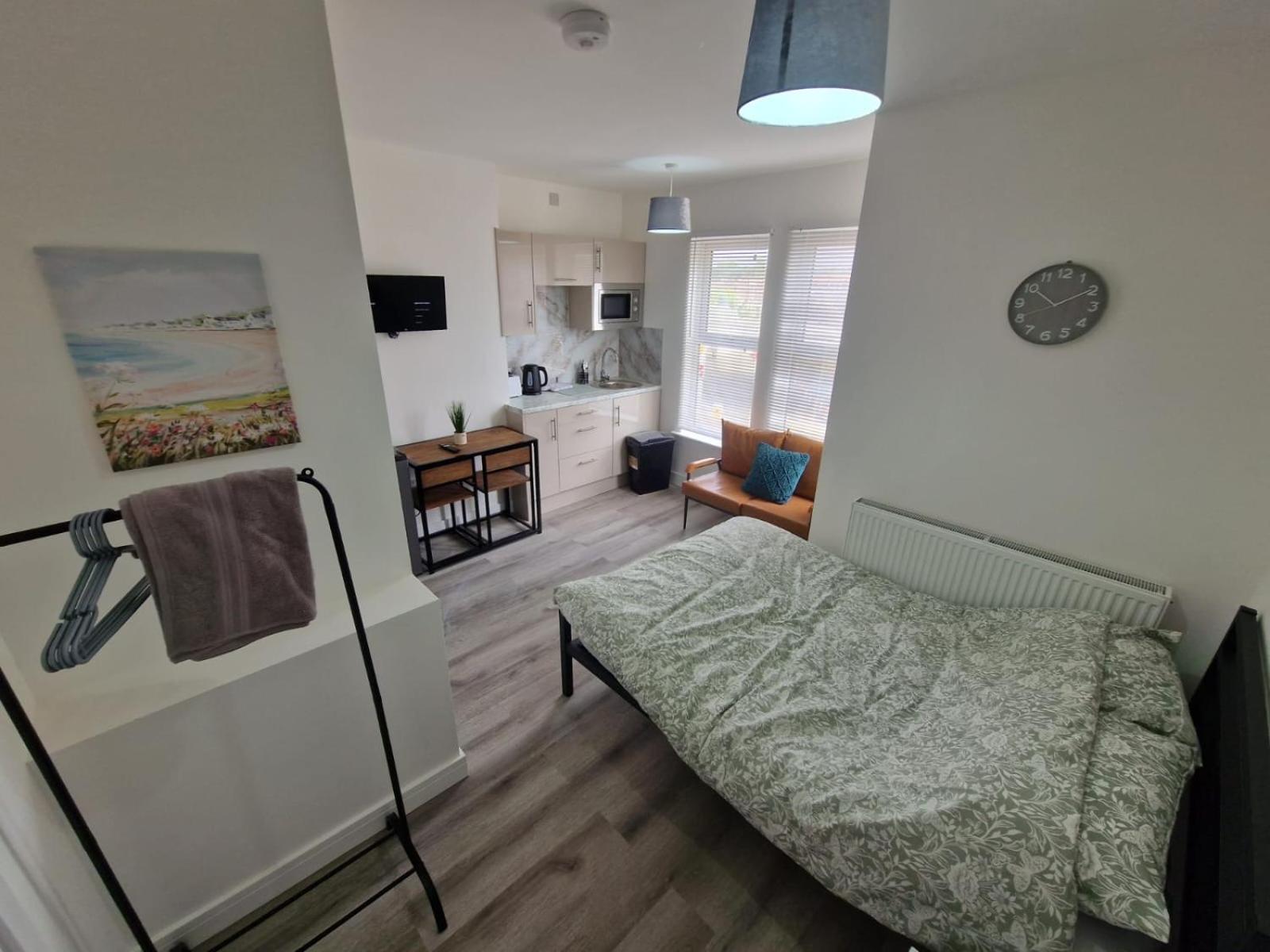 Brand New Studio Flat With Private Bathroom Northampton Bagian luar foto